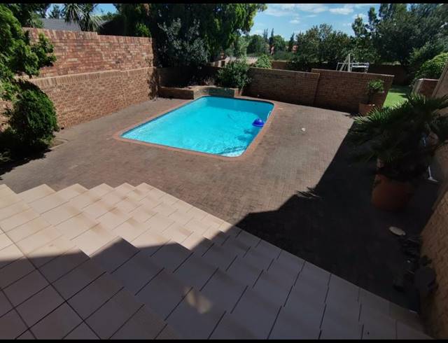 5 BEDROOM HOUSE FOR SALE IN VANDERBIJLPARK SE 3